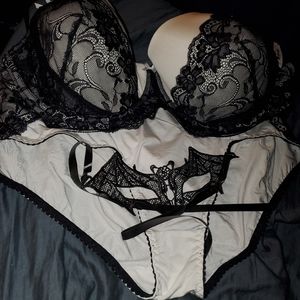 Bra/Panty set with a little gift